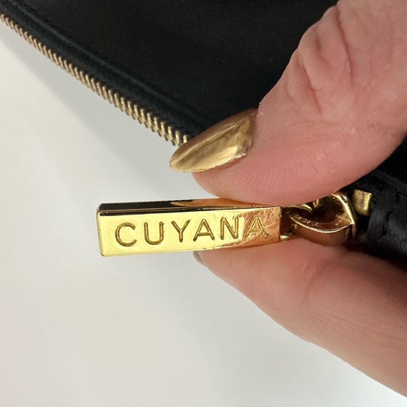 Cuyana Black Leather Cosmetic Pouch Clutch Travel Makeup Bag Gold Zip w/Dust Bag - Picture 3 of 14